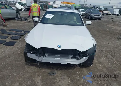 2024 BMW 3 Series 330I xDrive z USA, uszkodzony, nr VIN 3MW89FF02R8E25433